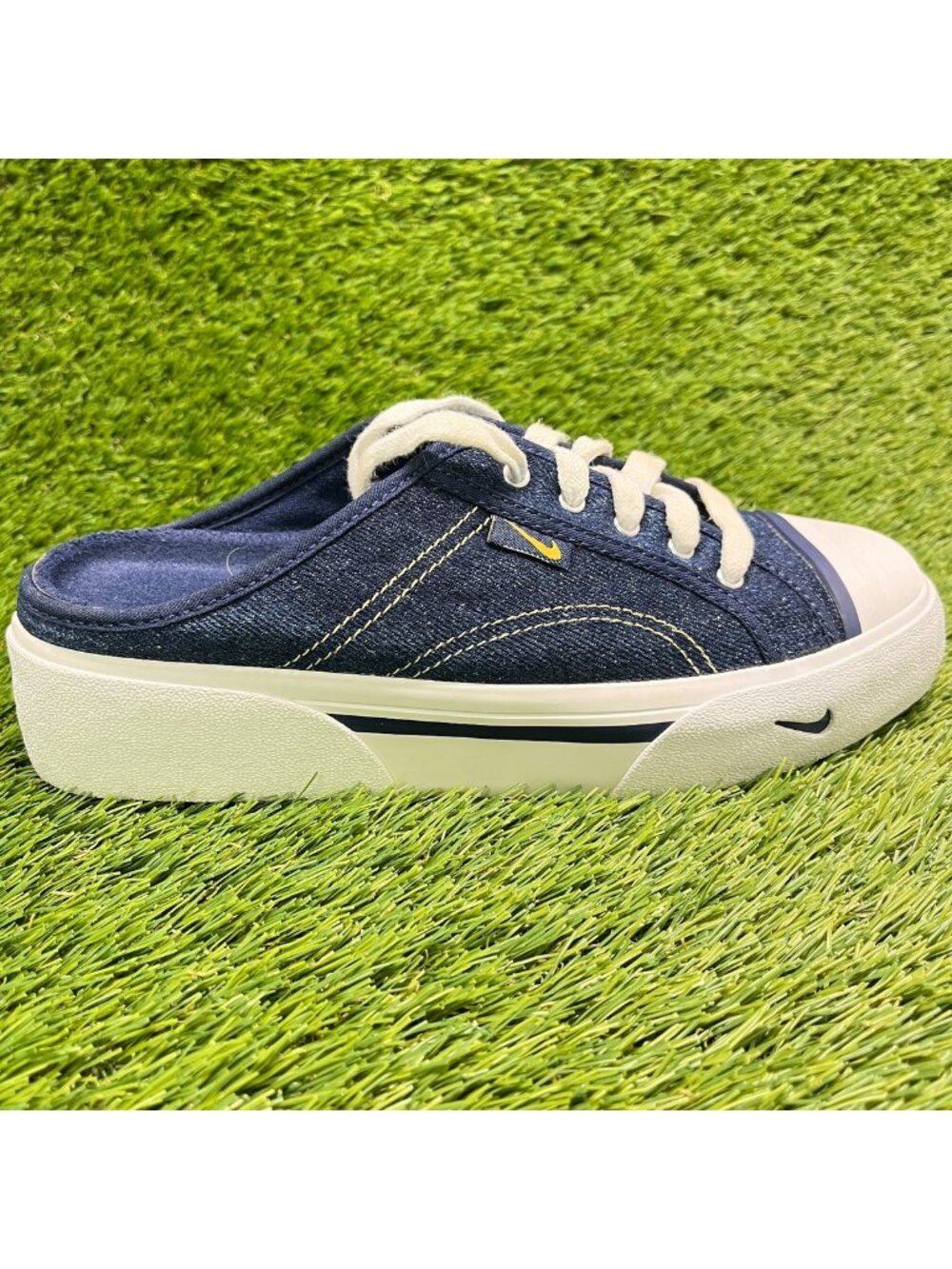 Nike Hermosa Womens Size 8.5 Blue White Casual Walking Slip-On Slide Mule Shoes